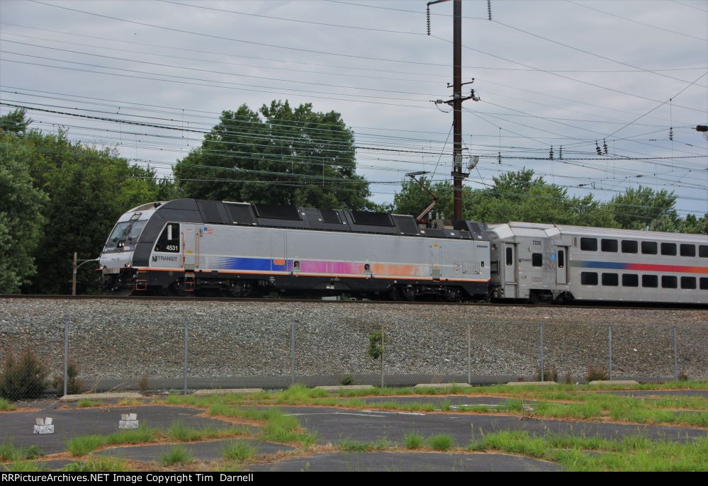 NJT 4531 heads west  to the storage yard